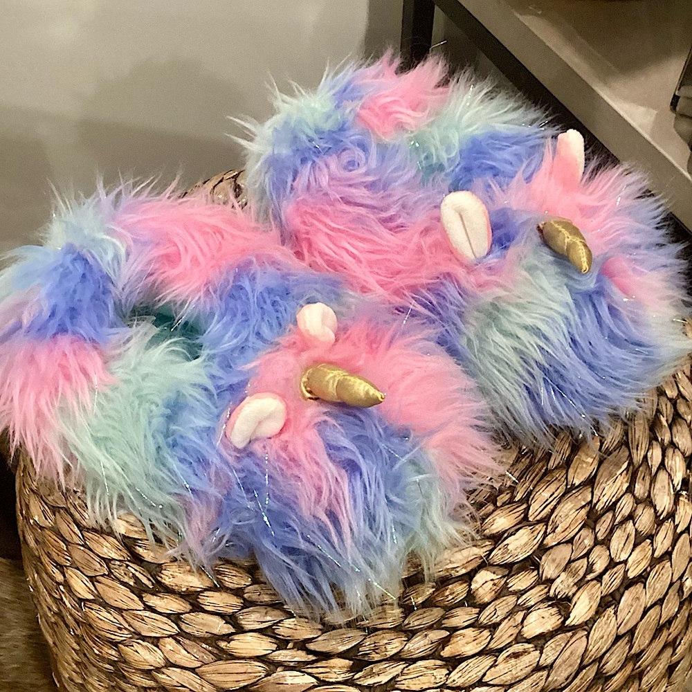 Fluffy 🦄 Unicorn Slippers - size 2/3 kids
